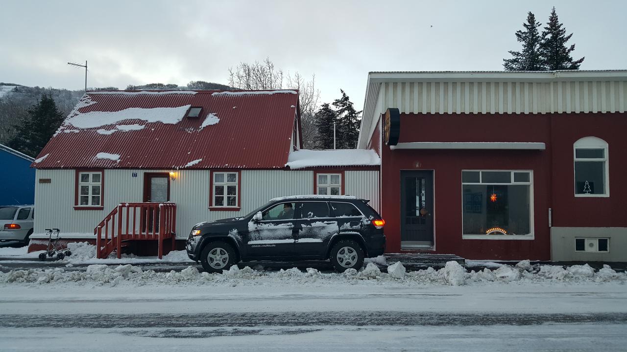 Grand-Inn Bar And Bed Saudarkrokur Exterior foto